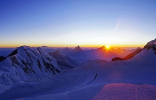 Couché de soleil sur le mont Rose #mountains #hiking #alpes #sunset #monterosa #capannamargherita #pentaxks2