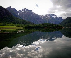 #norway #norge #lake #landscape #summer #holiday #fewmonthsago #norvegianfjords #sky #sea #nature #mirrorimage #amazing #travel #photography #neverstopexploring #pentaxk30